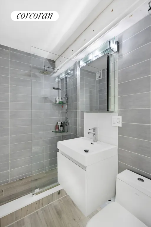 New York City Real Estate | View 430 West 34th Street, 11G | Full Bathroom | View 5