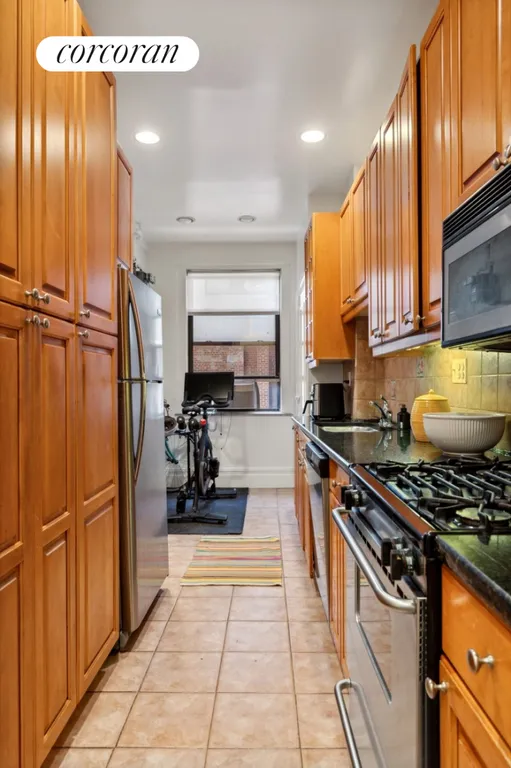 New York City Real Estate | View 215 West 90th Street, 7G | Kitchen | View 4