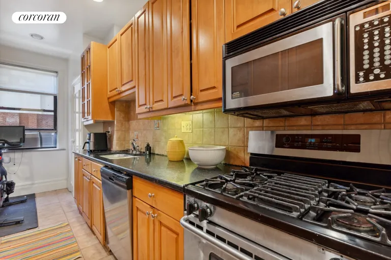 New York City Real Estate | View 215 West 90th Street, 7G | Kitchen | View 5