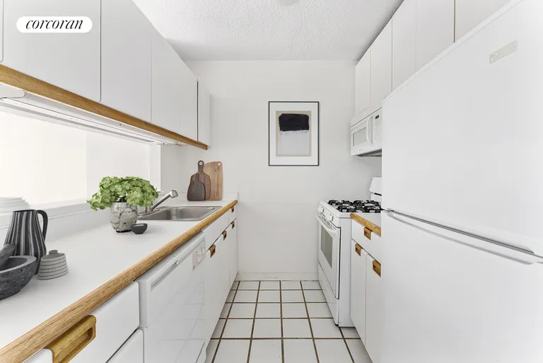 New York City Real Estate | View 45 West 67th Street, 20C | Kitchen | View 13