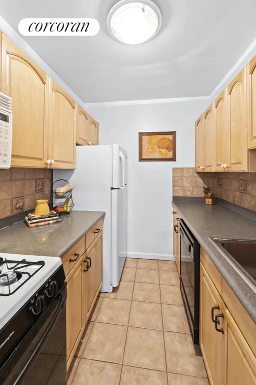 New York City Real Estate | View 120 East 36th Street, 6H | Kitchen | View 4