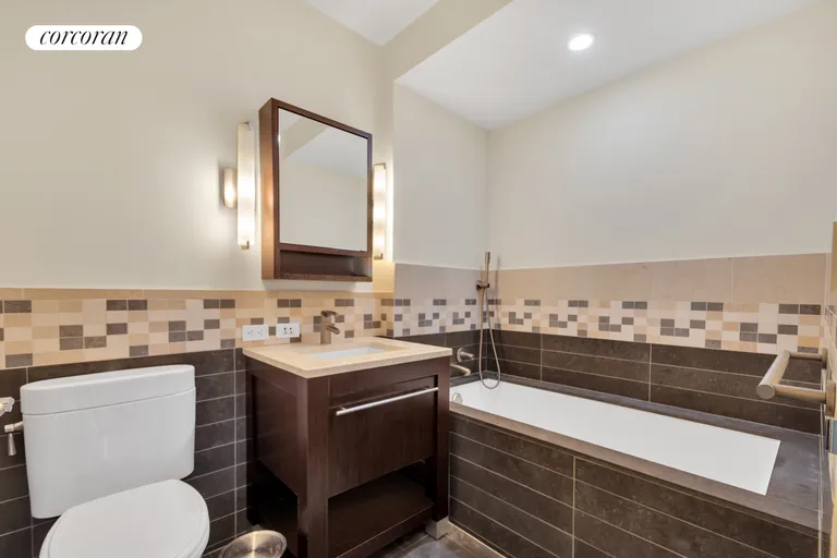 New York City Real Estate | View 101 West 24th Street, 9H | Full Bathroom | View 5