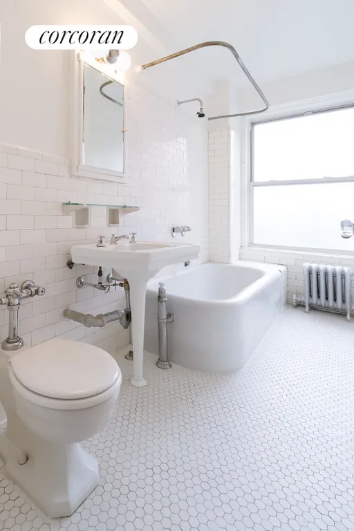 New York City Real Estate | View 250 West 94th Street, 6G | Full Bathroom | View 7