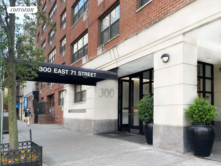 New York City Real Estate | View 300 East 71st Street, 12P | room 10 | View 11