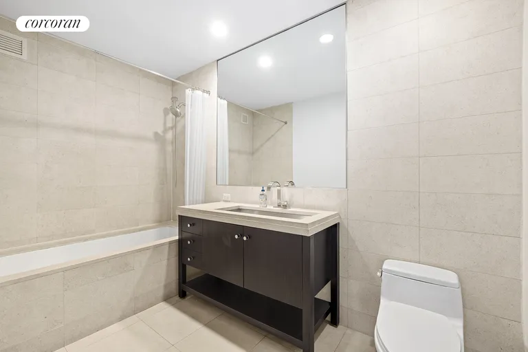 New York City Real Estate | View 1600 Broadway, 17A | Full Bathroom | View 7