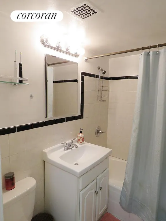 New York City Real Estate | View 35 East 38th Street, 5G | Full Bathroom | View 8