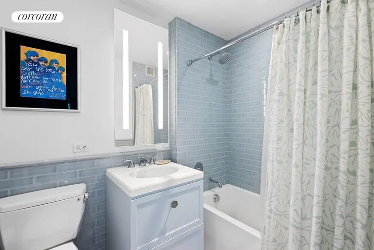 New York City Real Estate | View 389 East 89th Street, 17G | Full Bathroom | View 9