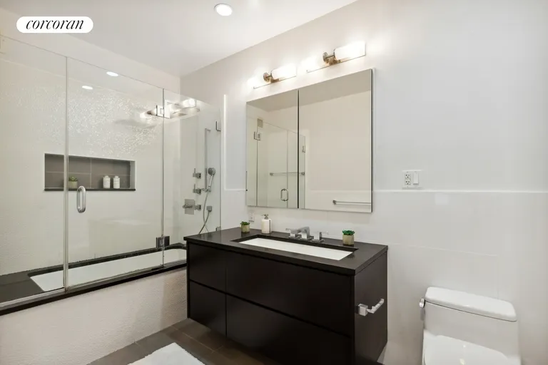 New York City Real Estate | View 1600 Broadway, 21A | Full Bathroom | View 4