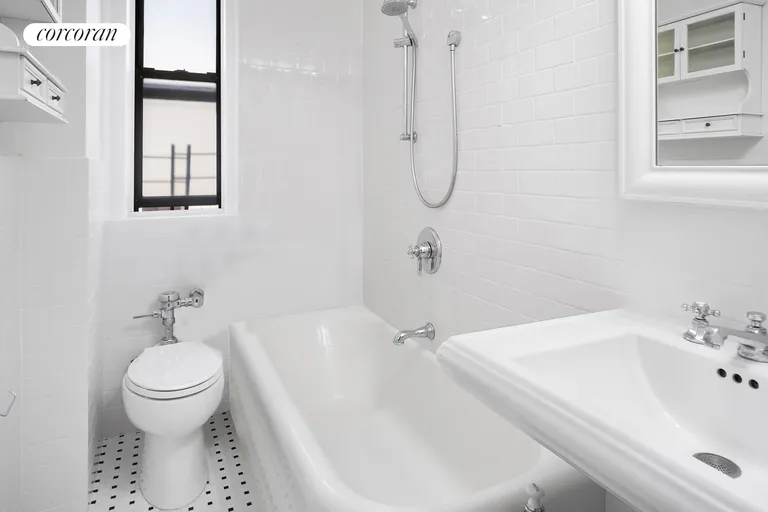 New York City Real Estate | View 119 East 84th Street, 7C | room 2 | View 3
