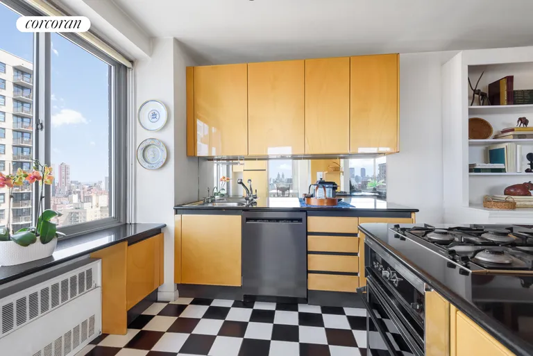 New York City Real Estate | View 300 East 74th Street, 26F | room 7 | View 8