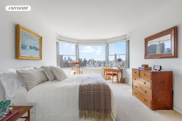 New York City Real Estate | View 300 East 74th Street, 26F | room 9 | View 10