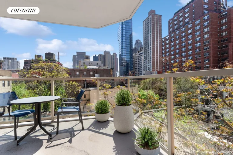 New York City Real Estate | View 300 East 74th Street, 6B | room 3 | View 4