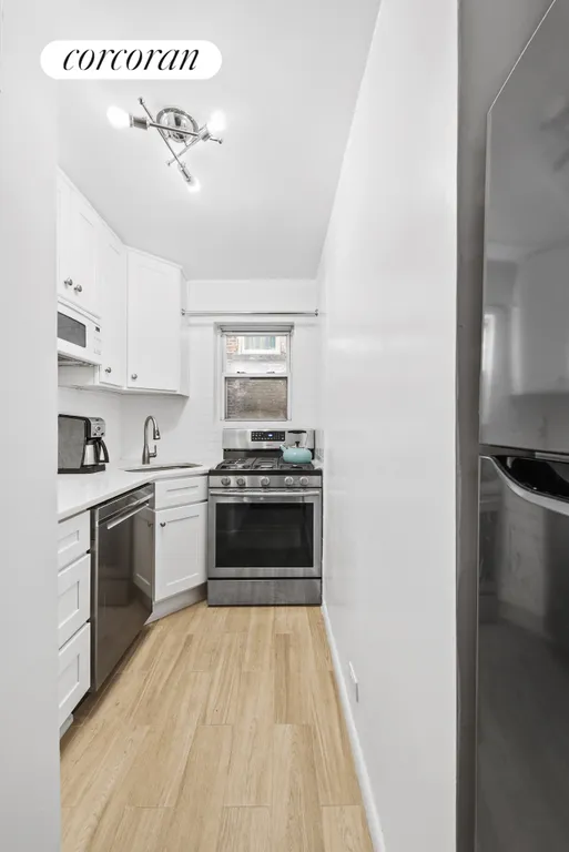 New York City Real Estate | View 330 East 49th Street, 4D | room 2 | View 3