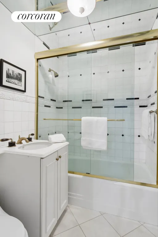 New York City Real Estate | View 114 East 72nd Street, 2C | Full Bathroom | View 10