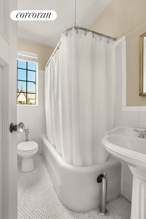 New York City Real Estate | View 116 PINEHURST AVENUE, B62 | Full Bathroom | View 5