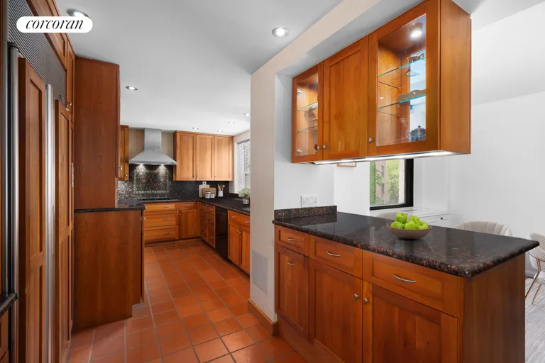 New York City Real Estate | View 180 East End Avenue, 4E | Breakfast Bar | View 7