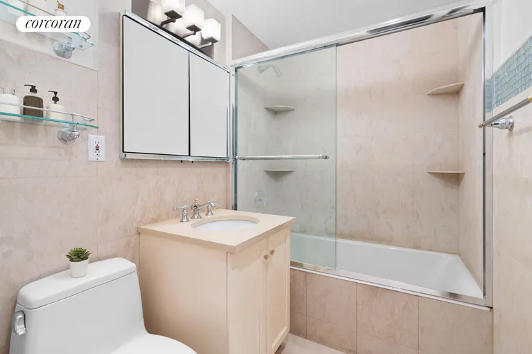 New York City Real Estate | View 180 East End Avenue, 4E | Primary Full Bathroom | View 12