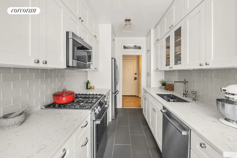 New York City Real Estate | View 140 8th Avenue, 2D | room 5 | View 6