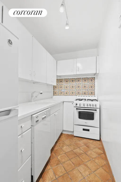 New York City Real Estate | View 399 East 72nd Street, 16D | room 5 | View 6