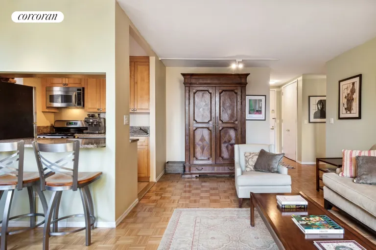 New York City Real Estate | View 155 West 70th Street, 7A | room 2 | View 3