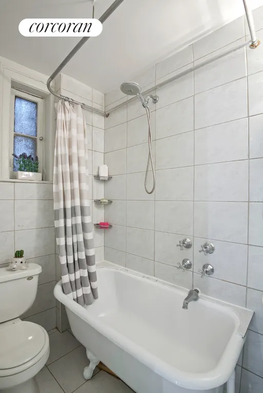 New York City Real Estate | View 228 West 16th Street, 4A | Full Bathroom | View 6