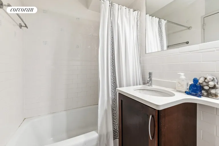 New York City Real Estate | View 301 East 64th Street, 12L | Full Bathroom | View 8