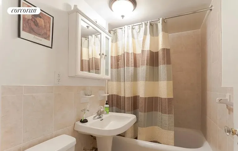 New York City Real Estate | View 25 Tudor City Place, 1917 | Full Bathroom | View 3