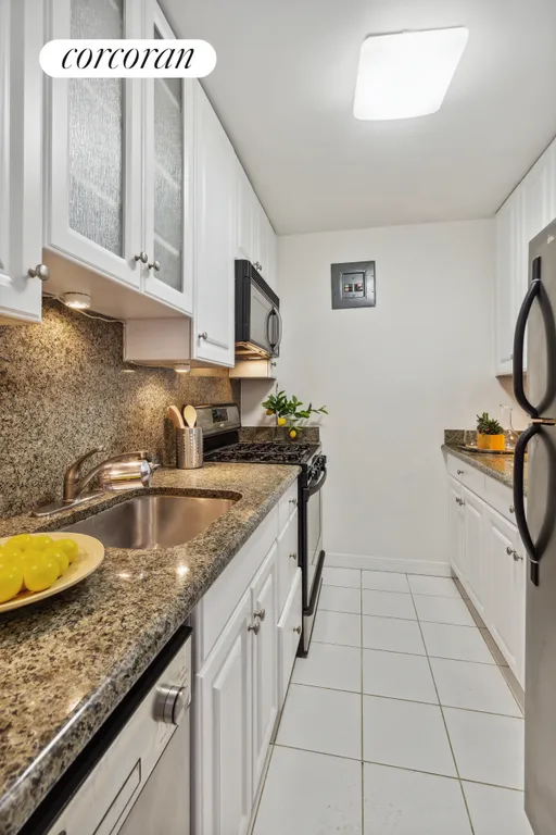 New York City Real Estate | View 345 East 81st Street, 18C | Kitchen | View 4