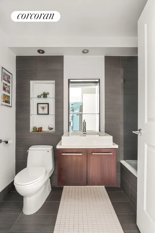 New York City Real Estate | View 662 Bergen Street, 4B | Full Bathroom | View 4