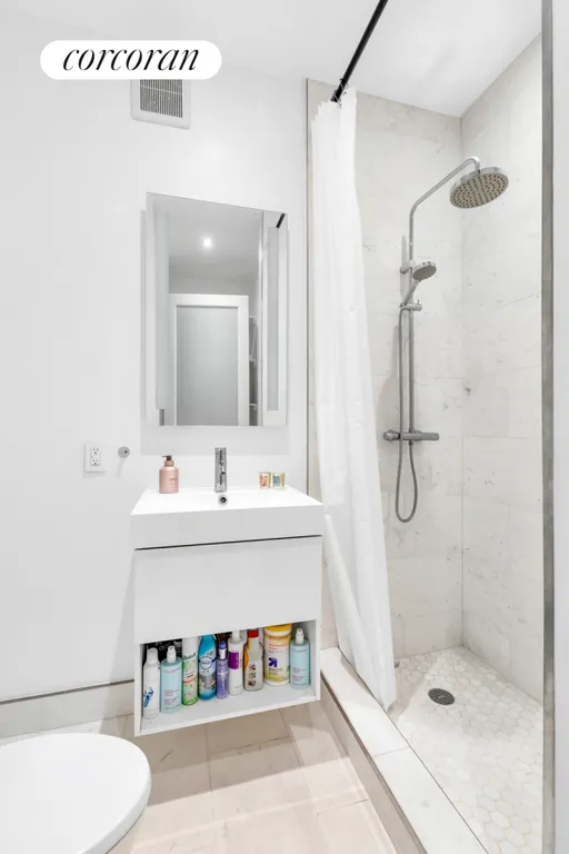 New York City Real Estate | View 2109 Broadway, 354 | Full Bathroom | View 5