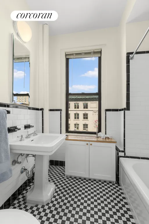 New York City Real Estate | View 176 West 87th Street, 11CD | Primary Bathroom | View 9