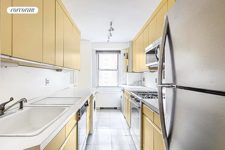 New York City Real Estate | View 201 East 79th Street, 15H | room 2 | View 3