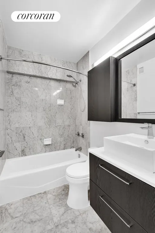 New York City Real Estate | View 45 East 25th Street, 20D | Full Bathroom | View 4