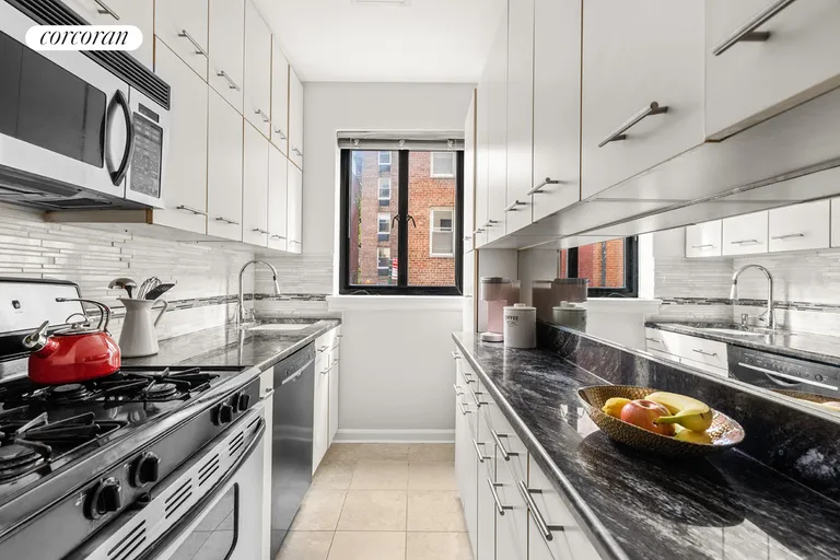 New York City Real Estate | View 100 Remsen Street, 1F | room 2 | View 3