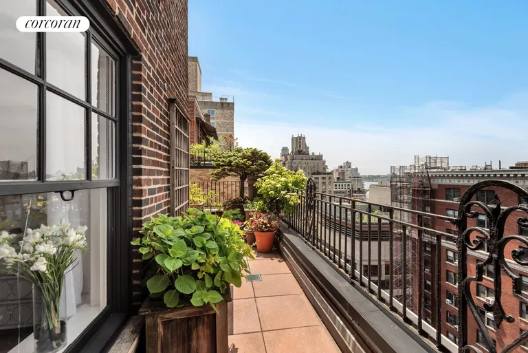 New York City Real Estate | View 450 West End Avenue, 16C | room 3 | View 4