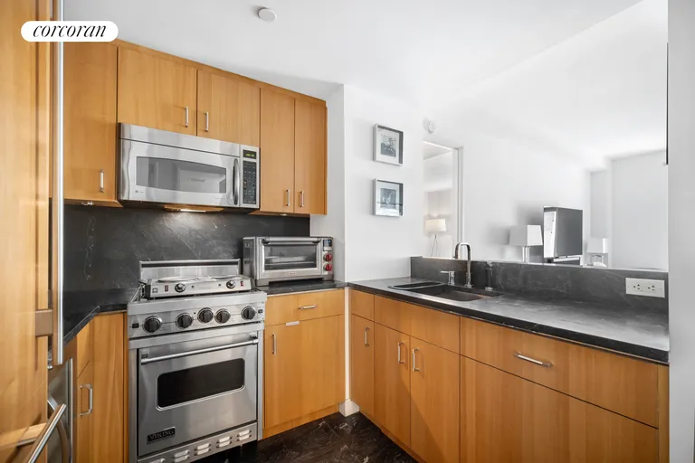 New York City Real Estate | View 100 West 58th Street, 8C | room 4 | View 5