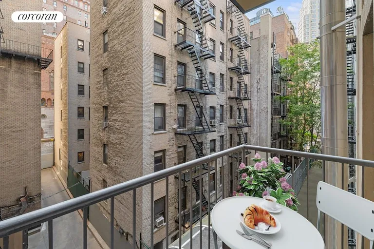 New York City Real Estate | View 8 West 65th Street, 3B | room 2 | View 3