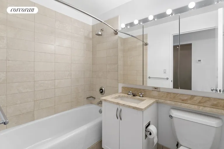 New York City Real Estate | View 250 East 30th Street, 7C | Full Bathroom | View 4