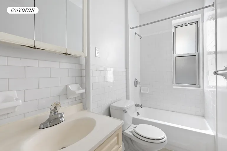 New York City Real Estate | View 3161 Broadway, 3B | Full Bathroom | View 6