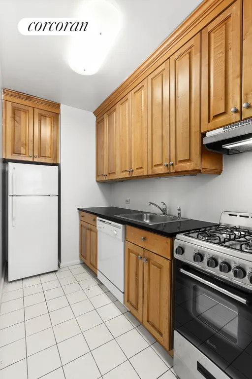 New York City Real Estate | View 222 East 35th Street, 5A | room 1 | View 2