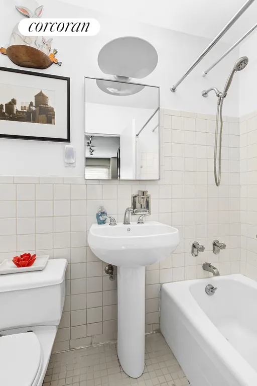 New York City Real Estate | View 150 West End Avenue, 11KL | Full Bathroom | View 10