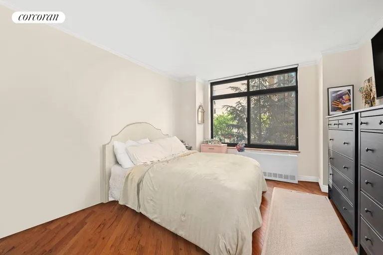 New York City Real Estate | View 400 East 70th Street, 206 | room 3 | View 4