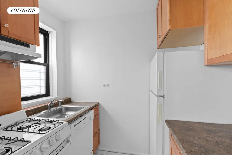 New York City Real Estate | View 222 East 35th Street, 5E | room 3 | View 4