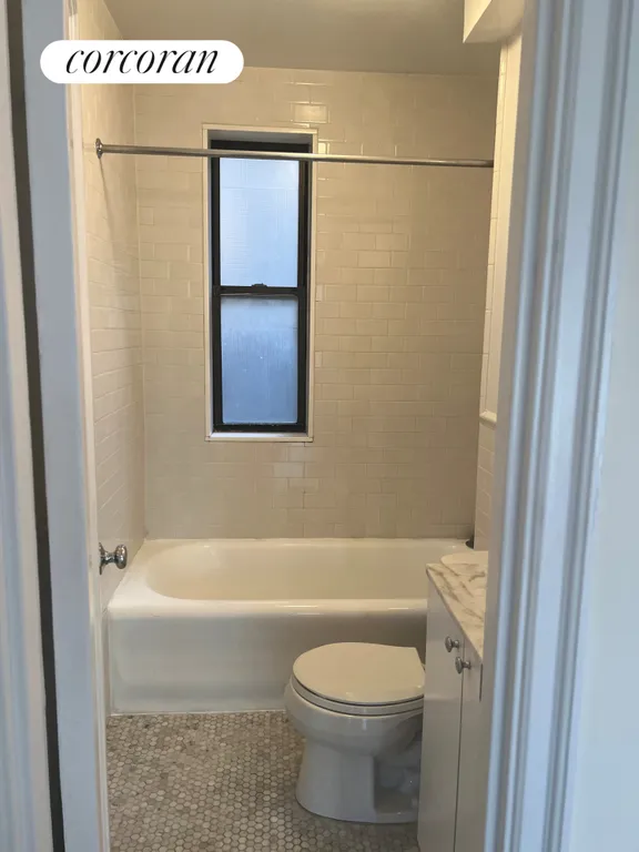 New York City Real Estate | View 40 West 72nd Street, 65 | 2nd Bathroom | View 6