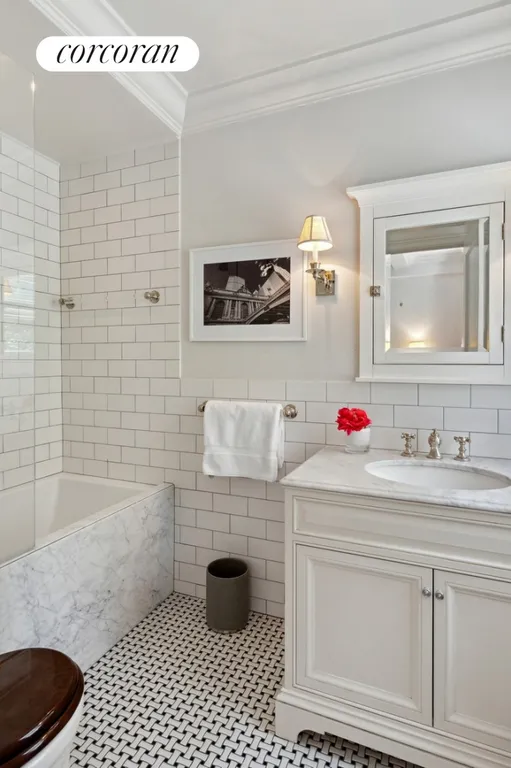 New York City Real Estate | View 435 East 57th Street, 3B | Full Bathroom | View 9