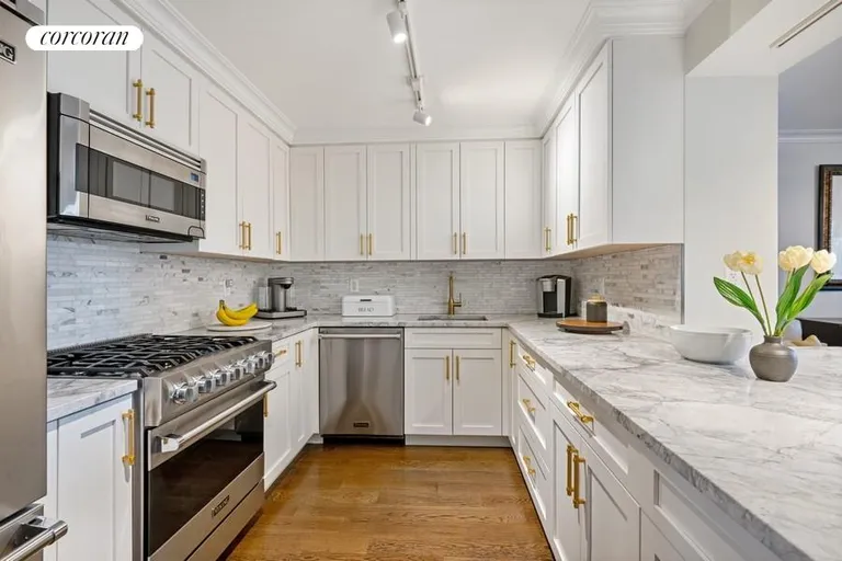 New York City Real Estate | View 625 Main Street, 626 | Kitchen | View 5