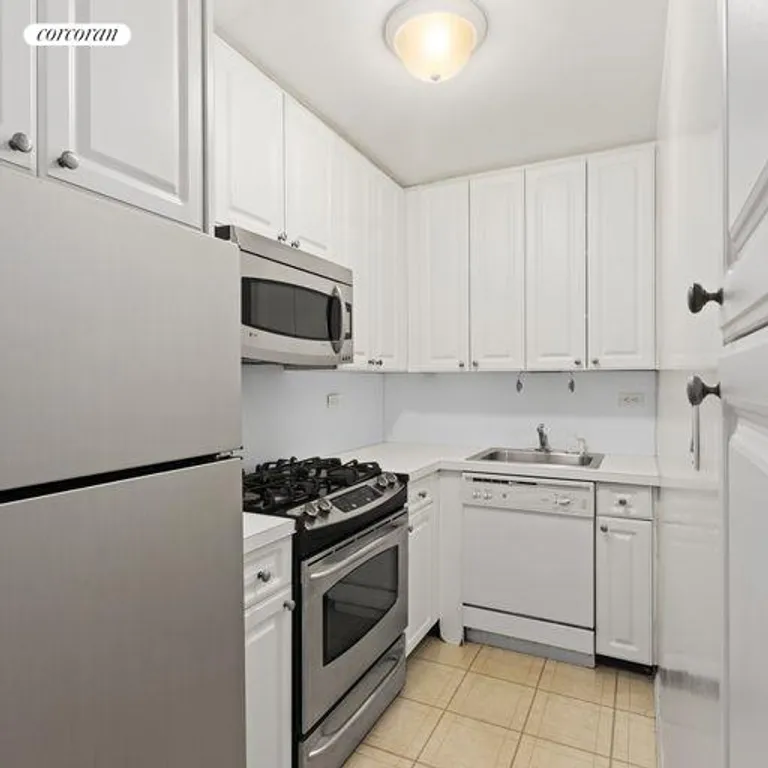 New York City Real Estate | View 165 West 66th Street, 4Q | room 5 | View 6
