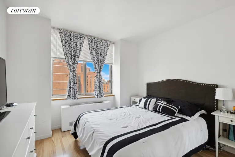 New York City Real Estate | View 200 East 89th Street, 25D | room 3 | View 4