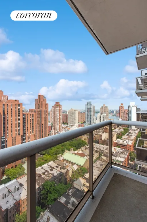 New York City Real Estate | View 200 East 89th Street, 25D | room 4 | View 5