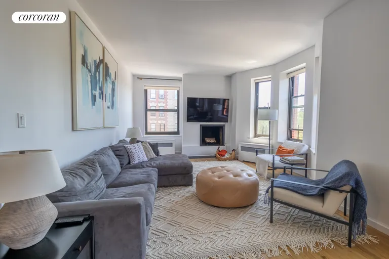 New York City Real Estate | View 101 West 81st Street, 609 | Living Room | View 2